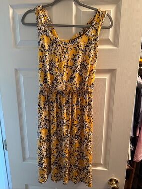 Kaileigh Yellow Floral Sleeveless Midi Dress